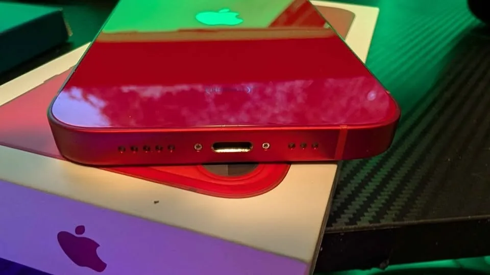 iPhone 13 Product Red Mint Condition image indicator(4)