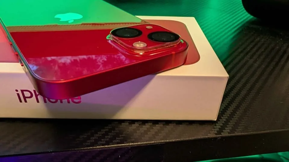 iPhone 13 Product Red Mint Condition image indicator(5)
