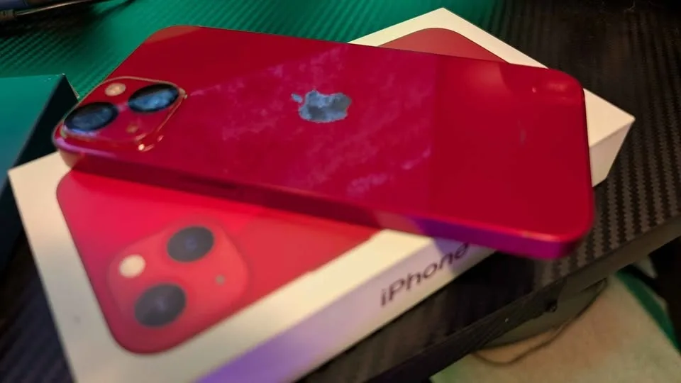 iPhone 13 Product Red Mint Condition image indicator(7)