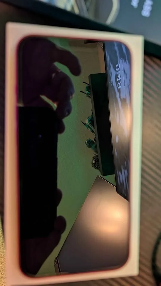 iPhone 13 Product Red Mint Condition image indicator(9)