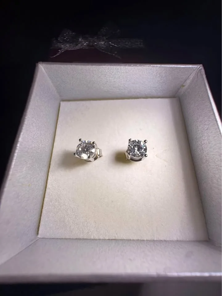 14K White Gold Diamond Stud Earrings (.50ctw) image indicator(3)