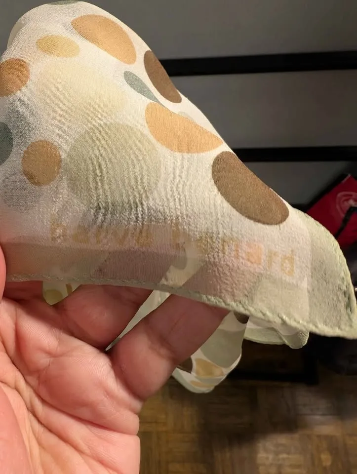 Silk scarf image indicator(3)