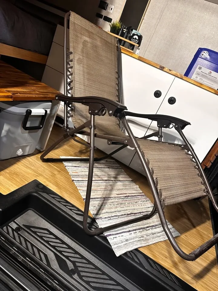 Reclining Chair – Excellent Condition Like New image indicator(4)