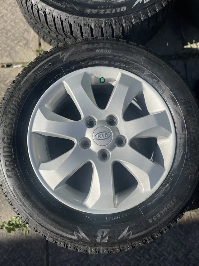 Kia Seltos K5 Niro OEM Winter Alloy Tire TPMS Pkg image indicator(8)