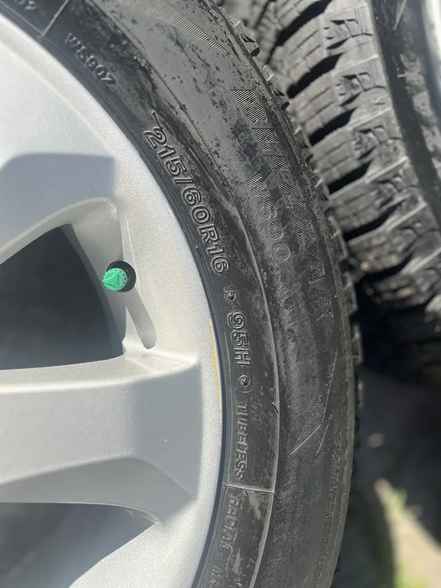 Kia Seltos K5 Niro OEM Winter Alloy Tire TPMS Pkg image indicator(9)