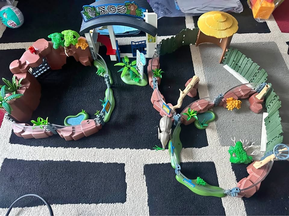 Play mobile zoo