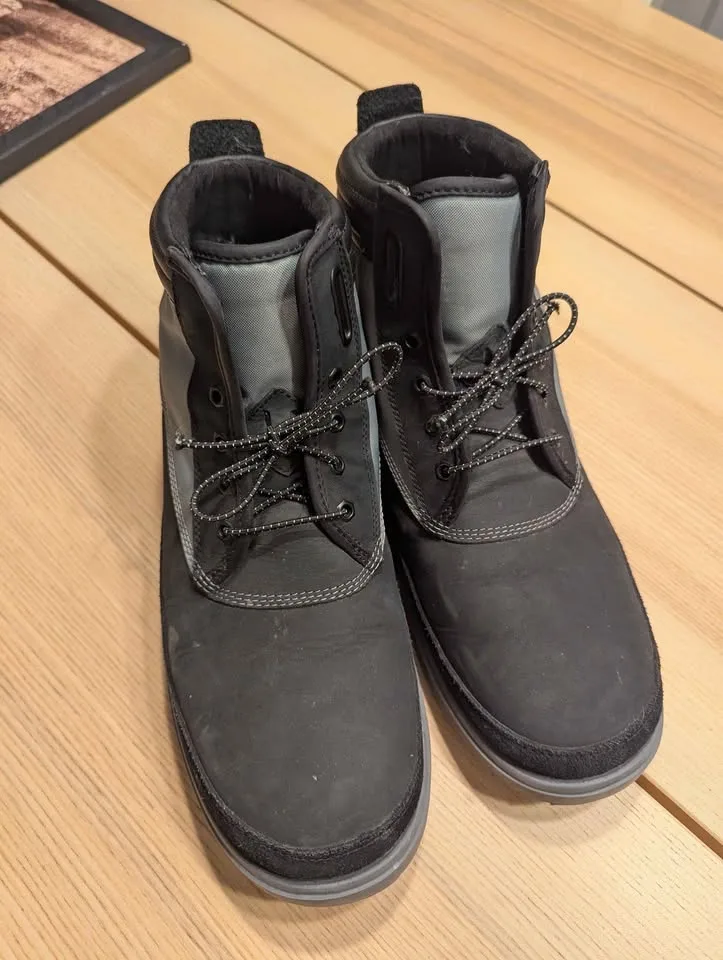 UGG boots size 12 Like new image indicator(2)