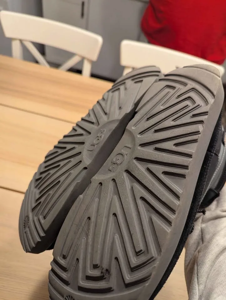 UGG boots size 12 Like new image indicator(3)