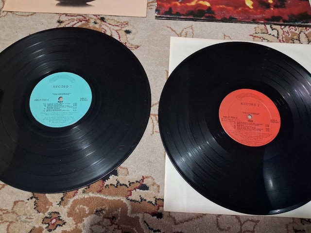 KISS - ORIGINALS (LIMITED VINYL SET) 2 OF 3 RECORDS (1976 - photo 2