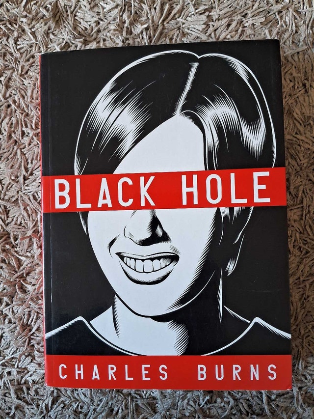 CHARLES BURNS - BLACK HOLE (GRAPHIC NOVEL)