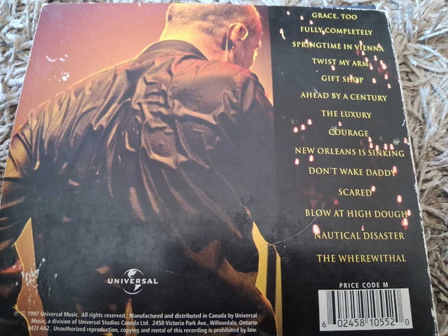 THE TRAGICALLY HIP - LIVE BETWEEN US (CD) - photo 2
