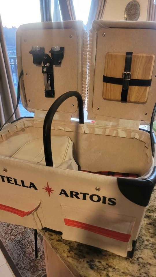 #Cleanout- Sturdy Stella Artois picnic basket set - photo 2
