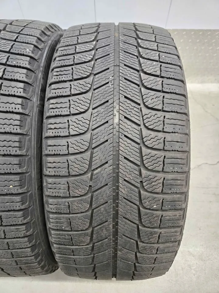 Winter Tires- 225/45R17 image indicator(5)