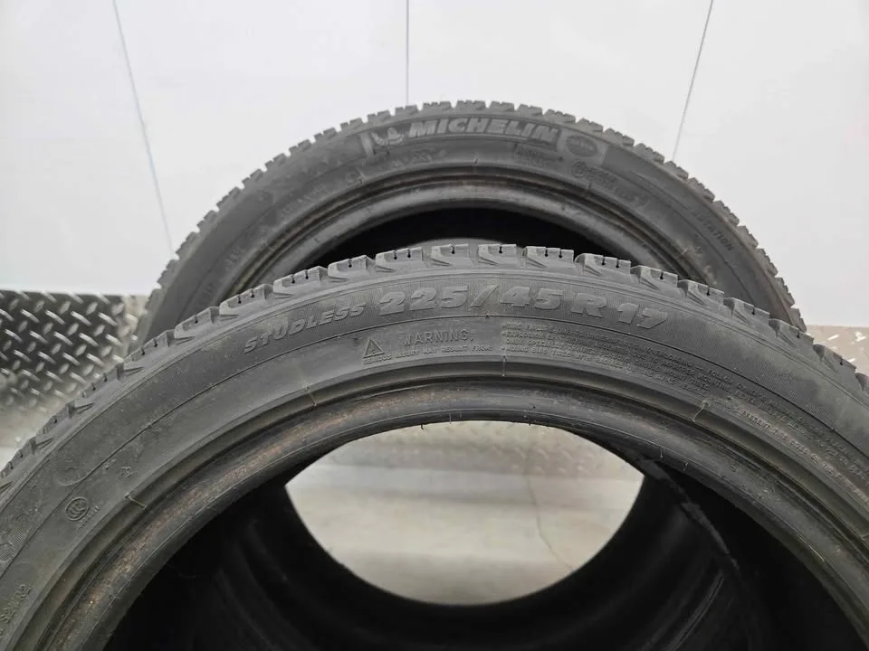 Winter Tires- 225/45R17 image indicator(8)