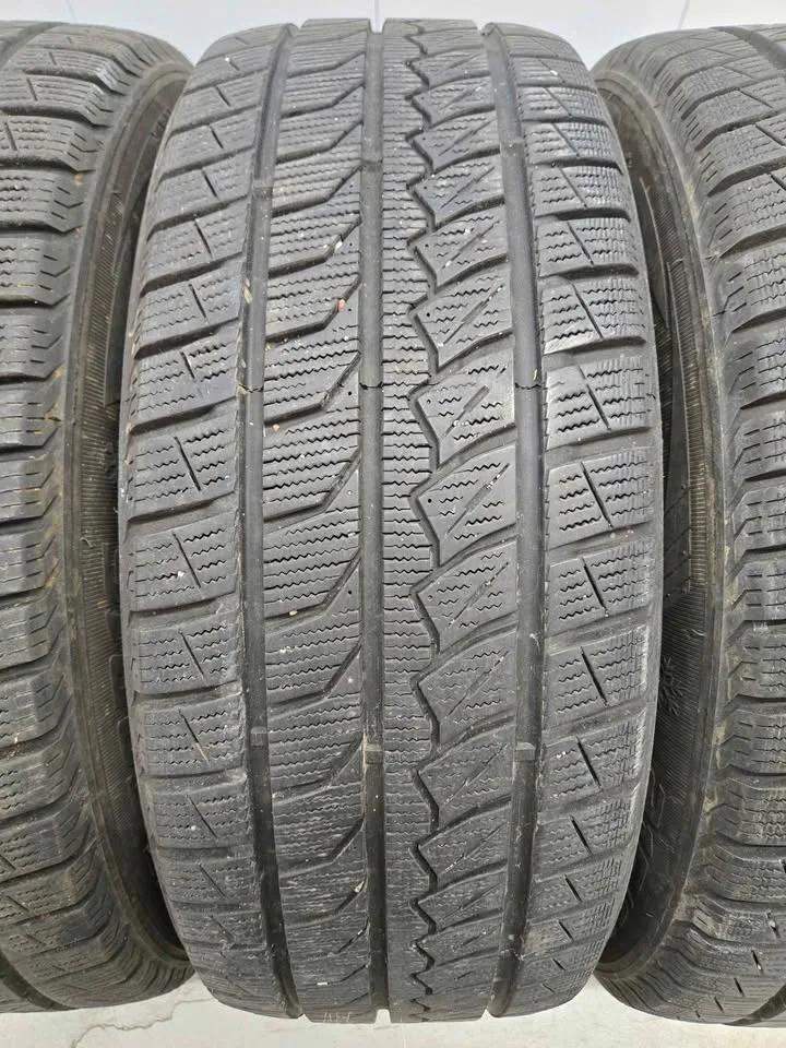 Farroad Winter Tires- 215/60R16 image indicator(4)