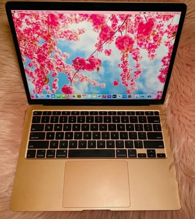 I’m selling my 2020 MacBook Air - excellent condition