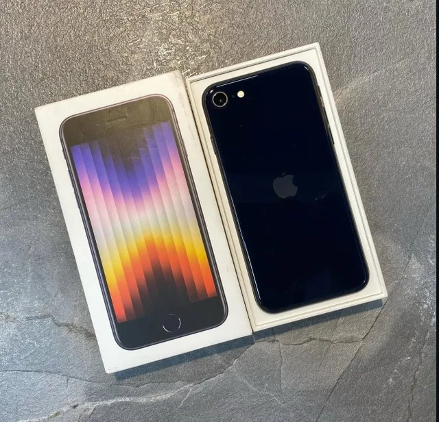 iPhone SE 90% Battery (FIRM PRICE) image indicator(2)