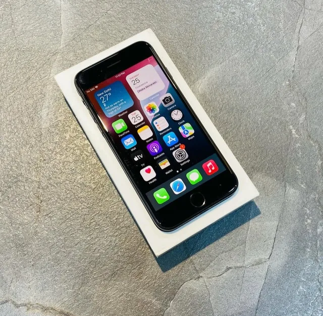 iPhone SE 90% Battery (FIRM PRICE) image indicator(4)