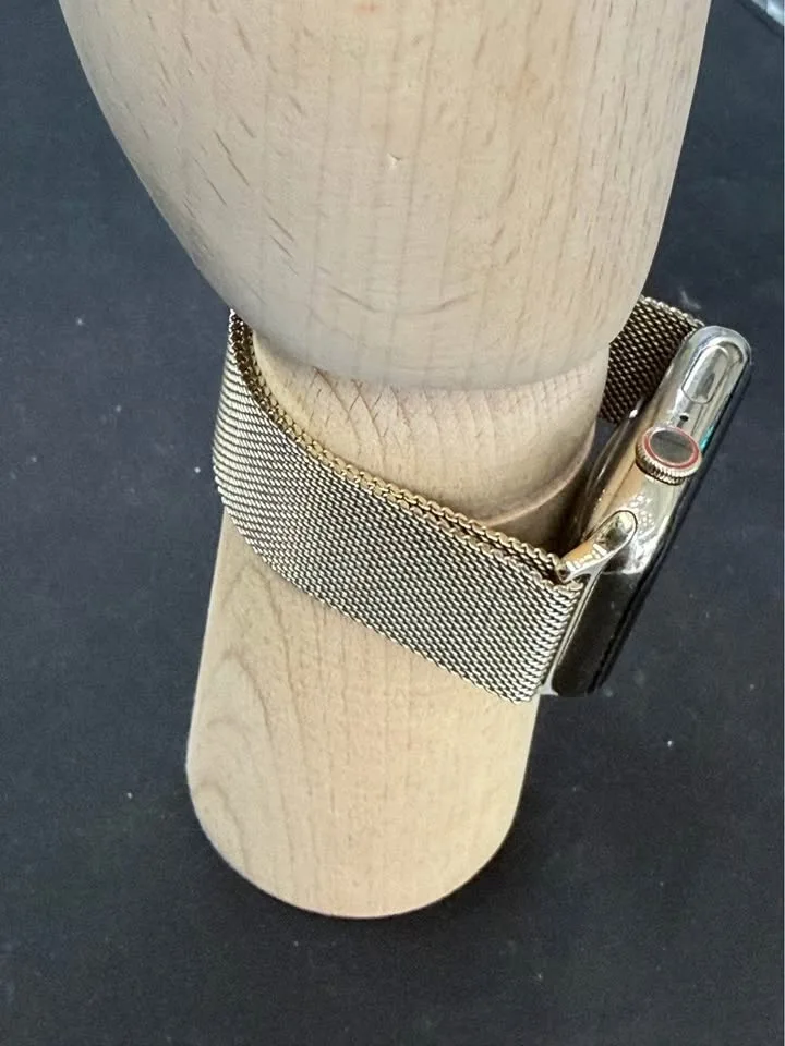 Gold Stainless steel Apple Watch Series 6 44MM image indicator(3)