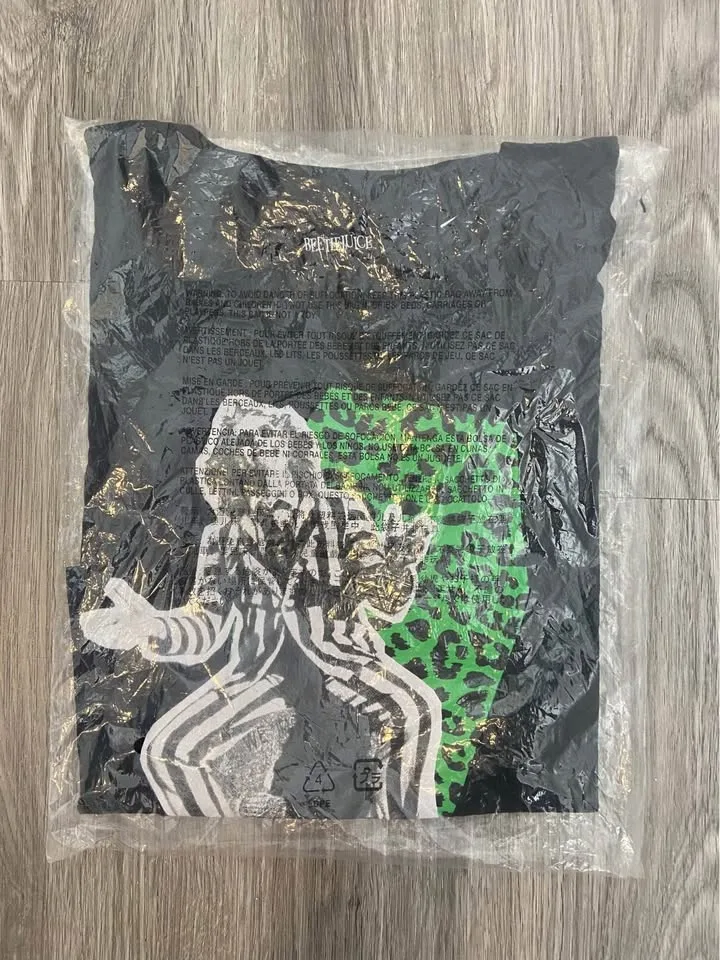 NEW w/ TAGS: Old Navy BEETLEJUICE Tee Size Kids L (10-12 yrs) image indicator(6)