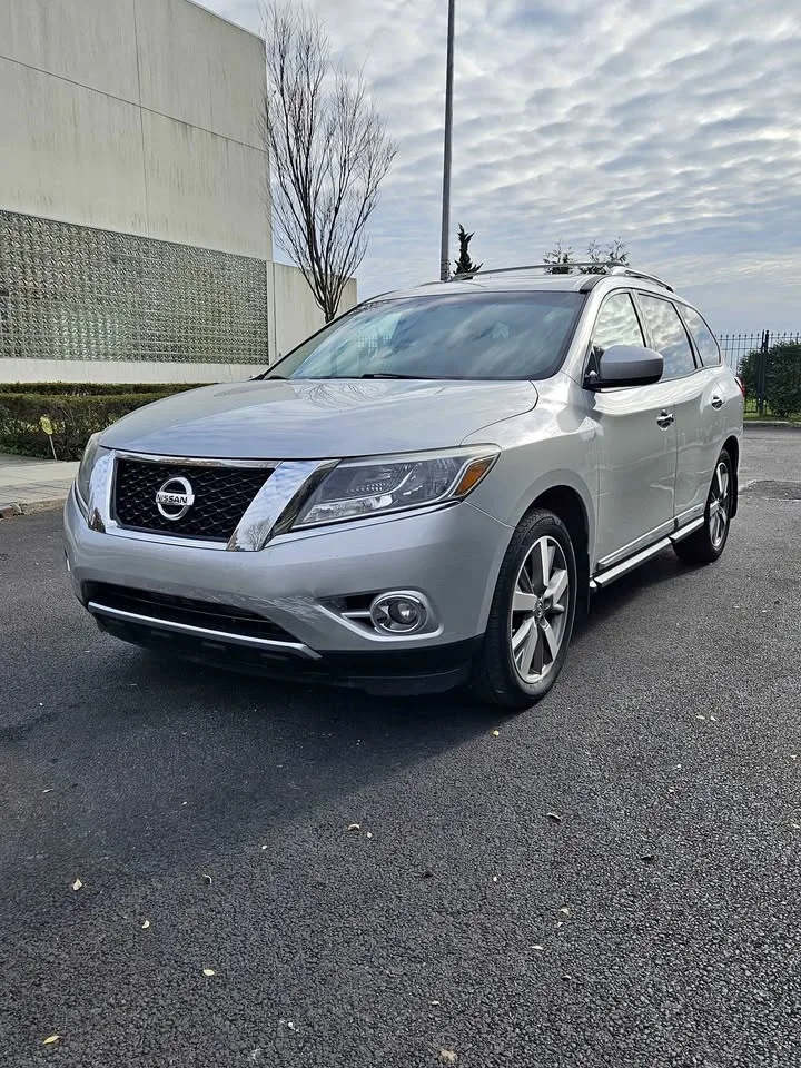 2016 Nissan Pathfinder · Platinum Sport Utility 4D