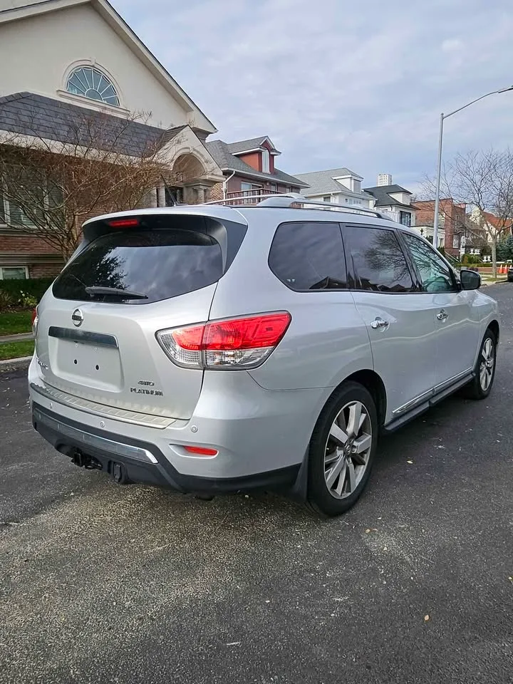 2016 Nissan Pathfinder · Platinum Sport Utility 4D image indicator(5)