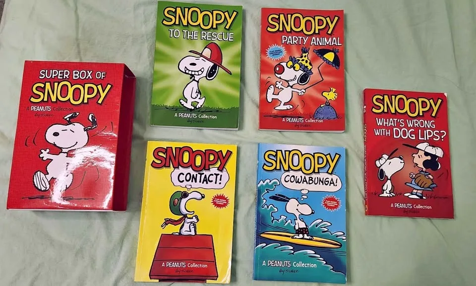 Super Box of Snoopy: A PEANUTS Collection