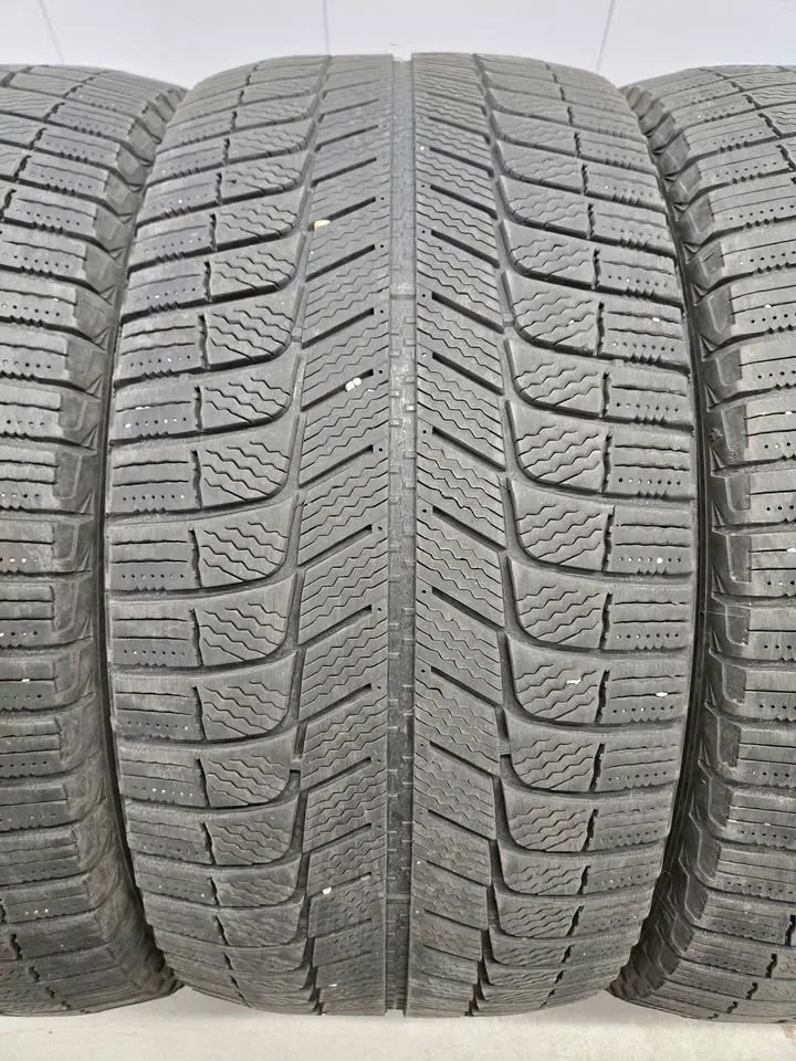 Michelin X-Ice Winter Tires- 245/40R18 image indicator(3)