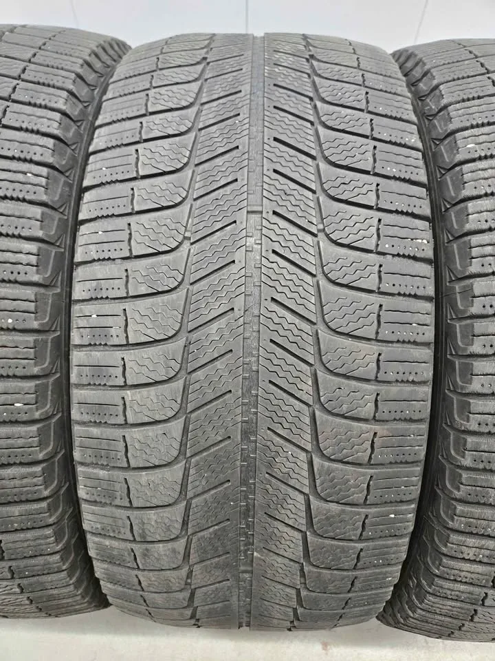Michelin X-Ice Winter Tires- 245/40R18 image indicator(4)