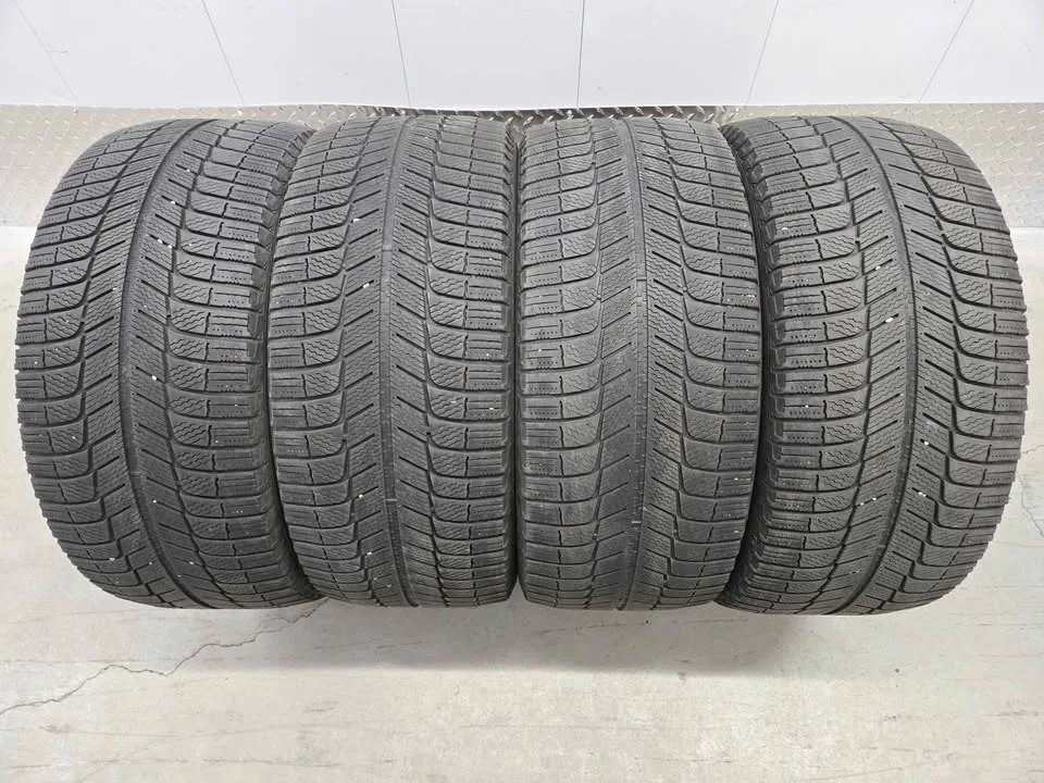 Michelin X-Ice Winter Tires- 245/40R18 image indicator(10)