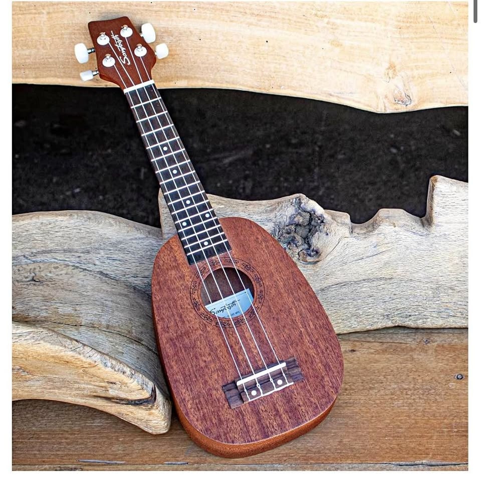 Sawtooth Pineapple Ukulele + ChromaCast Gig Bag – New