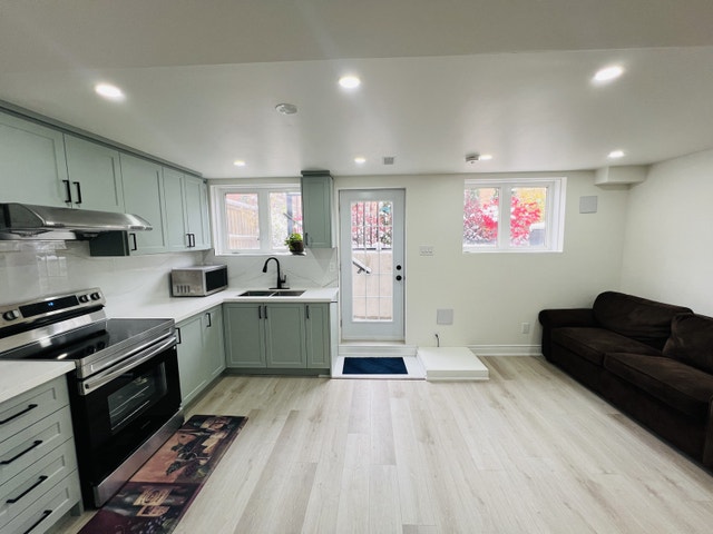 Legal Brand-New 2 Bed 1 Bath basement for Rent - photo 2