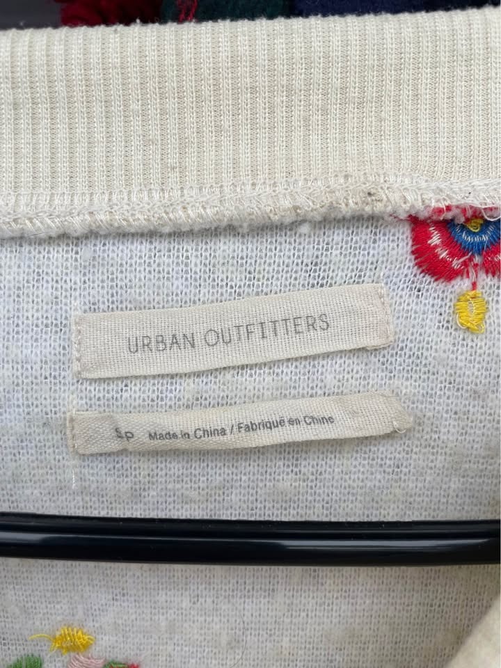 Urban Outfitters cropped Sherpa embroidered sweater - photo 2