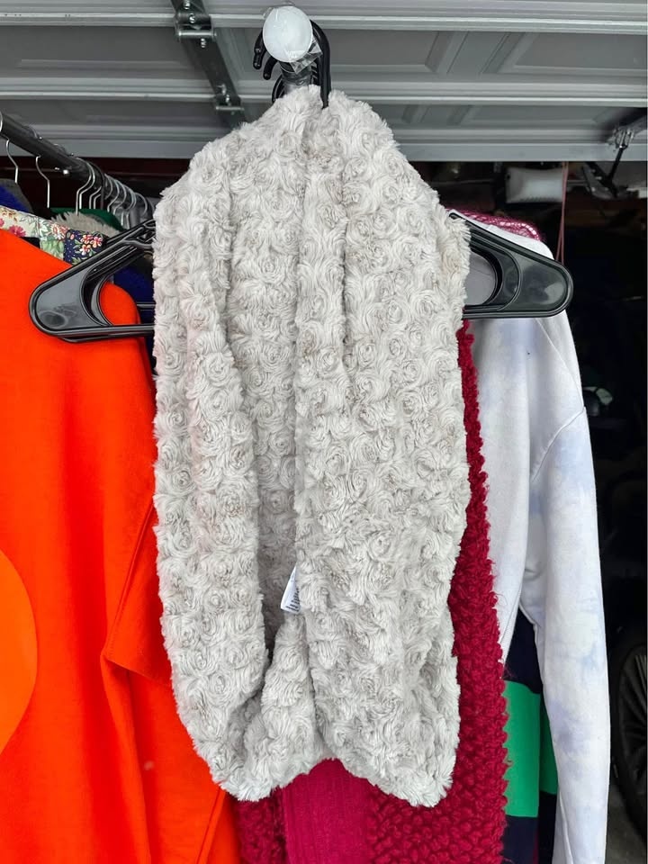 Super warm infinity faux fur scarf #Cleanout