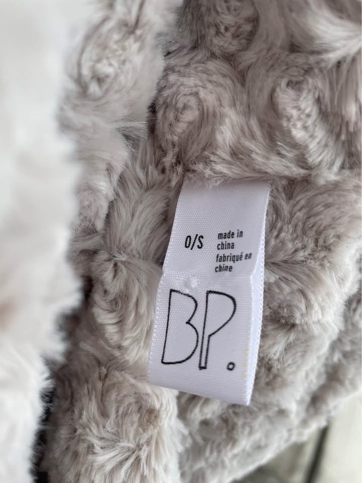Super warm infinity faux fur scarf #Cleanout - photo 2