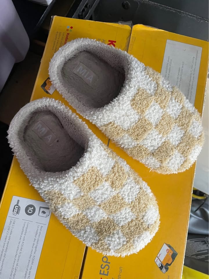 Checkered fuzzy slippers #Cleanout - photo 2