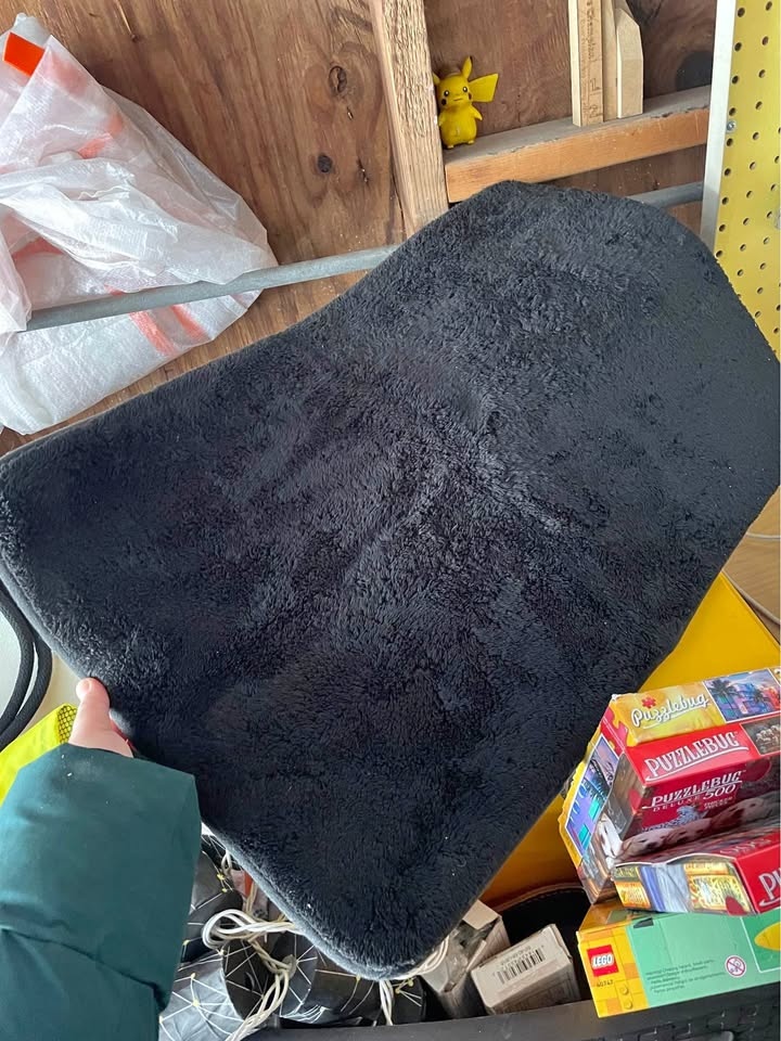 Fuzzy black bath mat #Cleanout