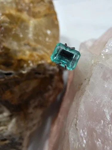 Loose Natural Colombian Emerald Cut Emerald Green Emerald image indicator(3)