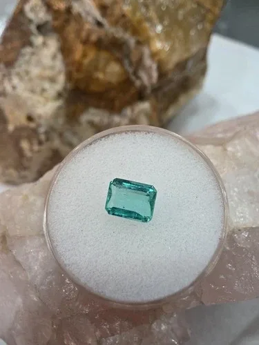Loose Natural Colombian Emerald Cut Emerald Green Emerald image indicator(5)