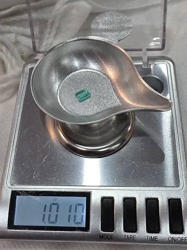 Loose Natural Colombian Emerald Cut Emerald Green Emerald image indicator(7)