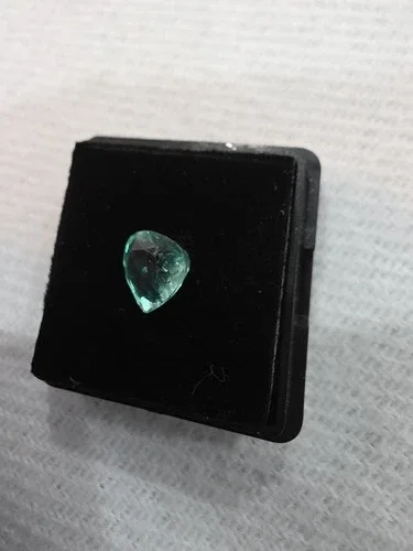Colombian Heart Emerald Gemstone image indicator(8)