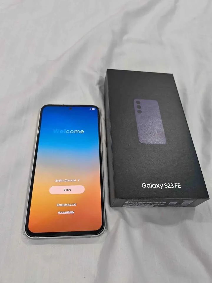 Mint condition Samsung s23 Fe 128 GB in purple