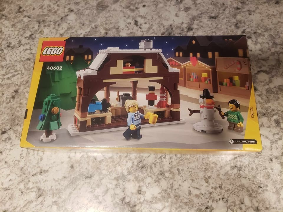 LEGO Christmas Winter Market Stall Set 40602 - photo 2