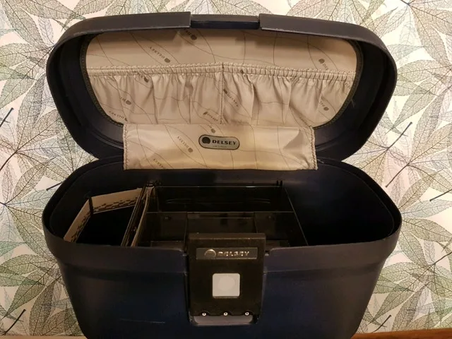 Vintage Vanity Case image indicator(4)