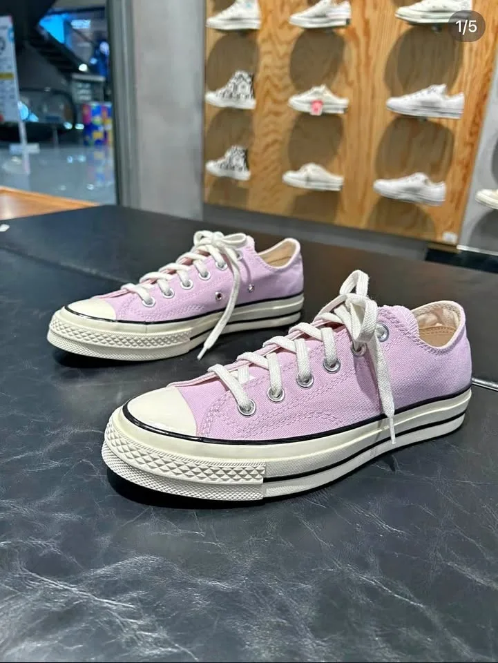 Brand New Women’s Converse