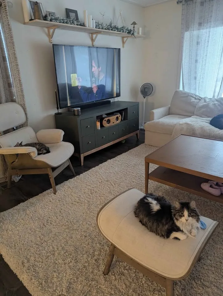 Gorgeous tv stand. Sherwood park image indicator(2)