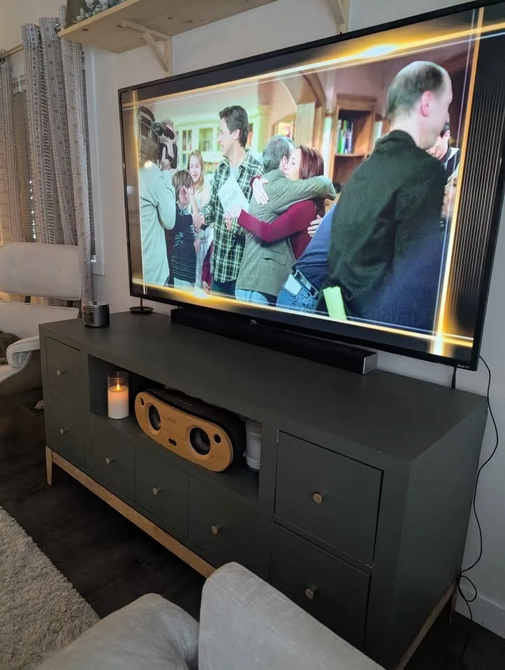 Gorgeous tv stand. Sherwood park image indicator(5)