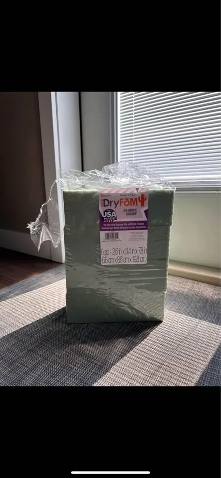 Gold Mrs & Mr Cake Toppers image indicator(4)