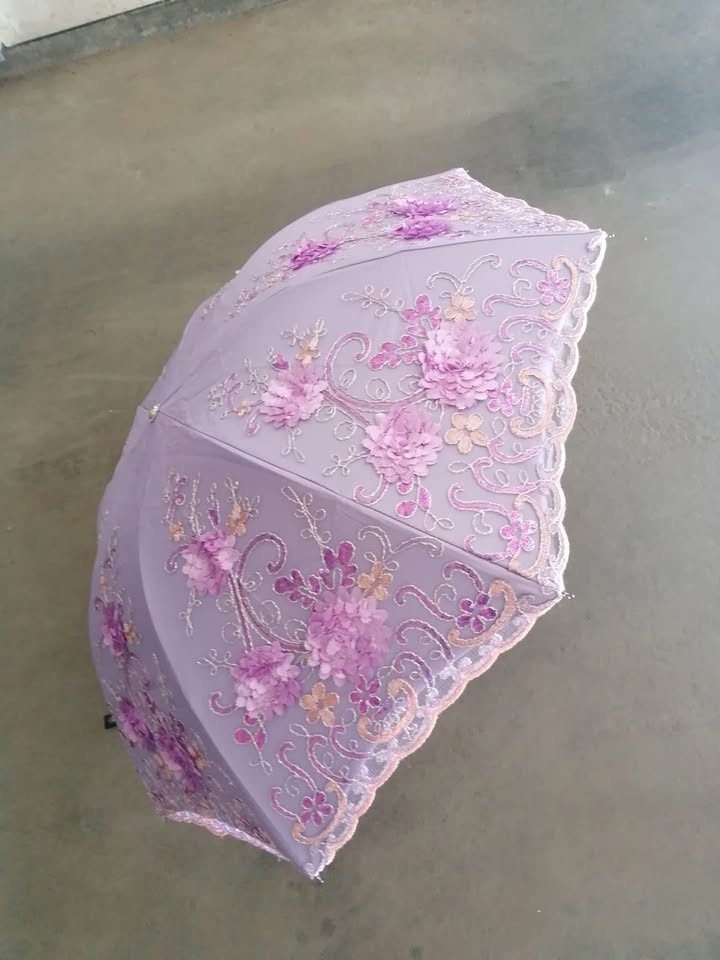 Purple 3D flower Lace Umbrella *IF AD IS UP ITS AVAILABLE* - photo 4