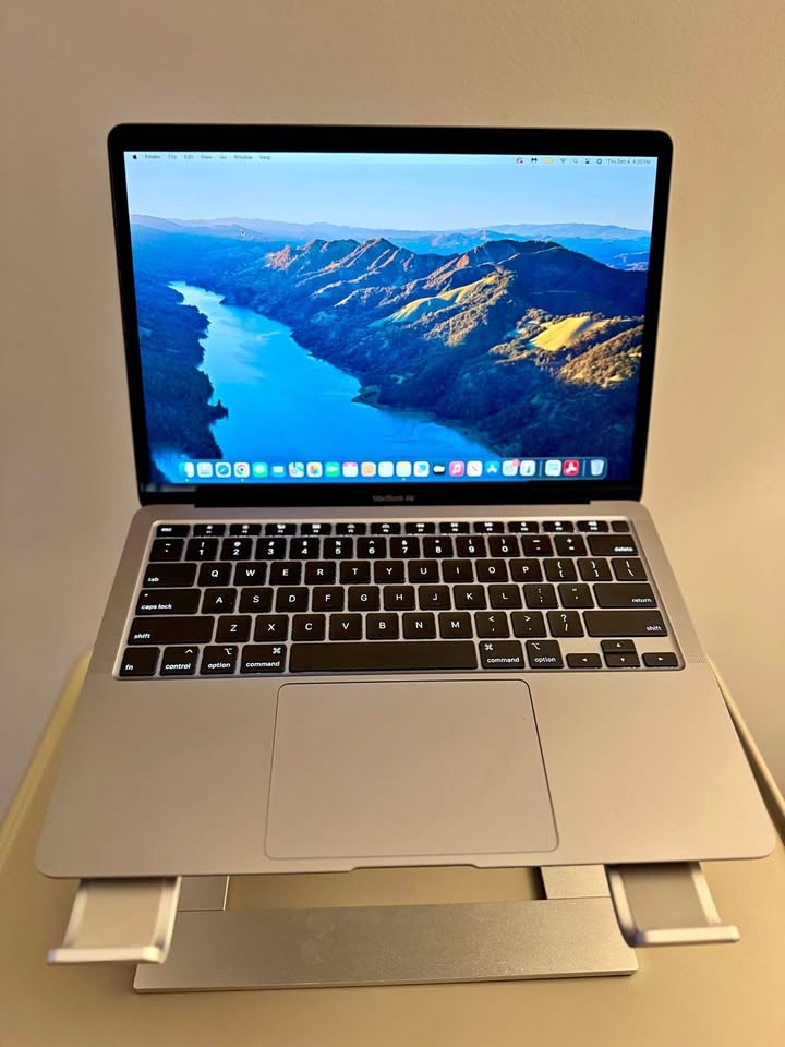 MacBook Air 13-inch (2020) – Mint Condition